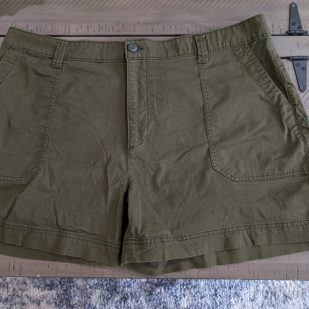 Old Navy high rise OG chino shorts Olive Green XXL